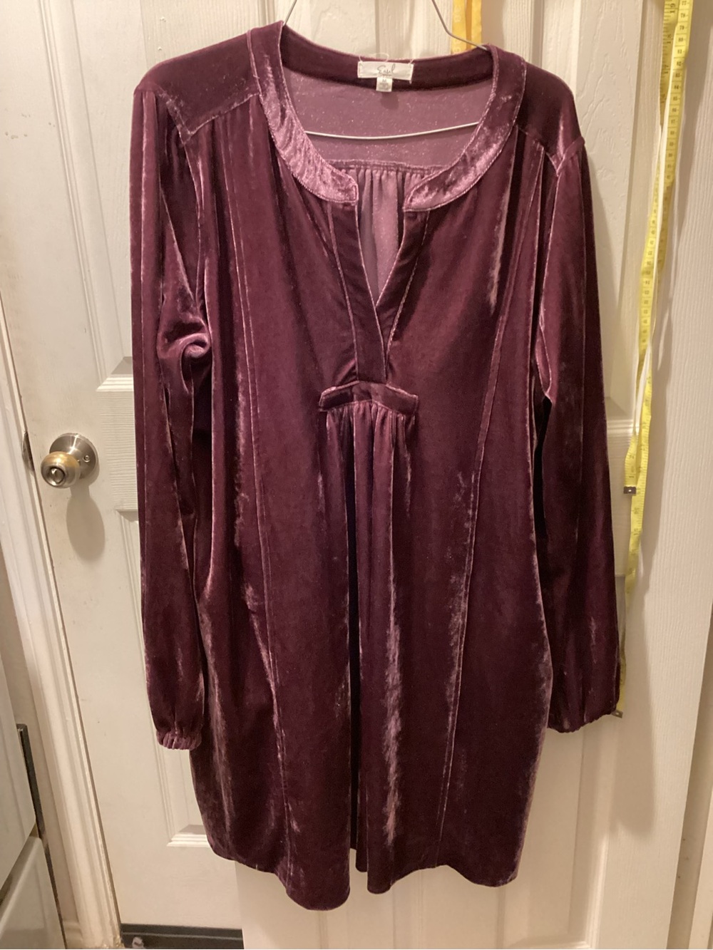 easel Velvet Long-Sleeve Tunic Dress in Plum